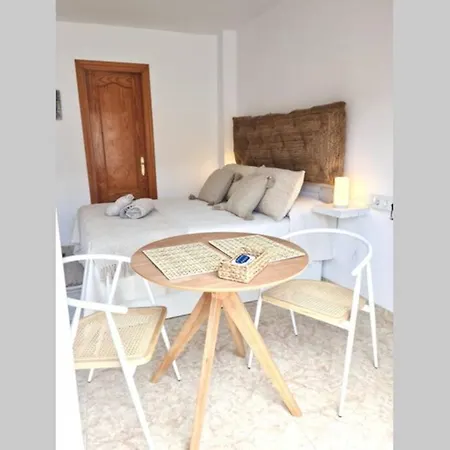 Calmahouse Carihuela Torremolinos